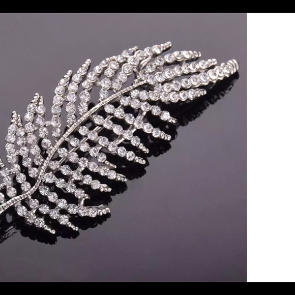 NWT Gold Or Silver Rhinestone leaf broach - Picture 4 of 6